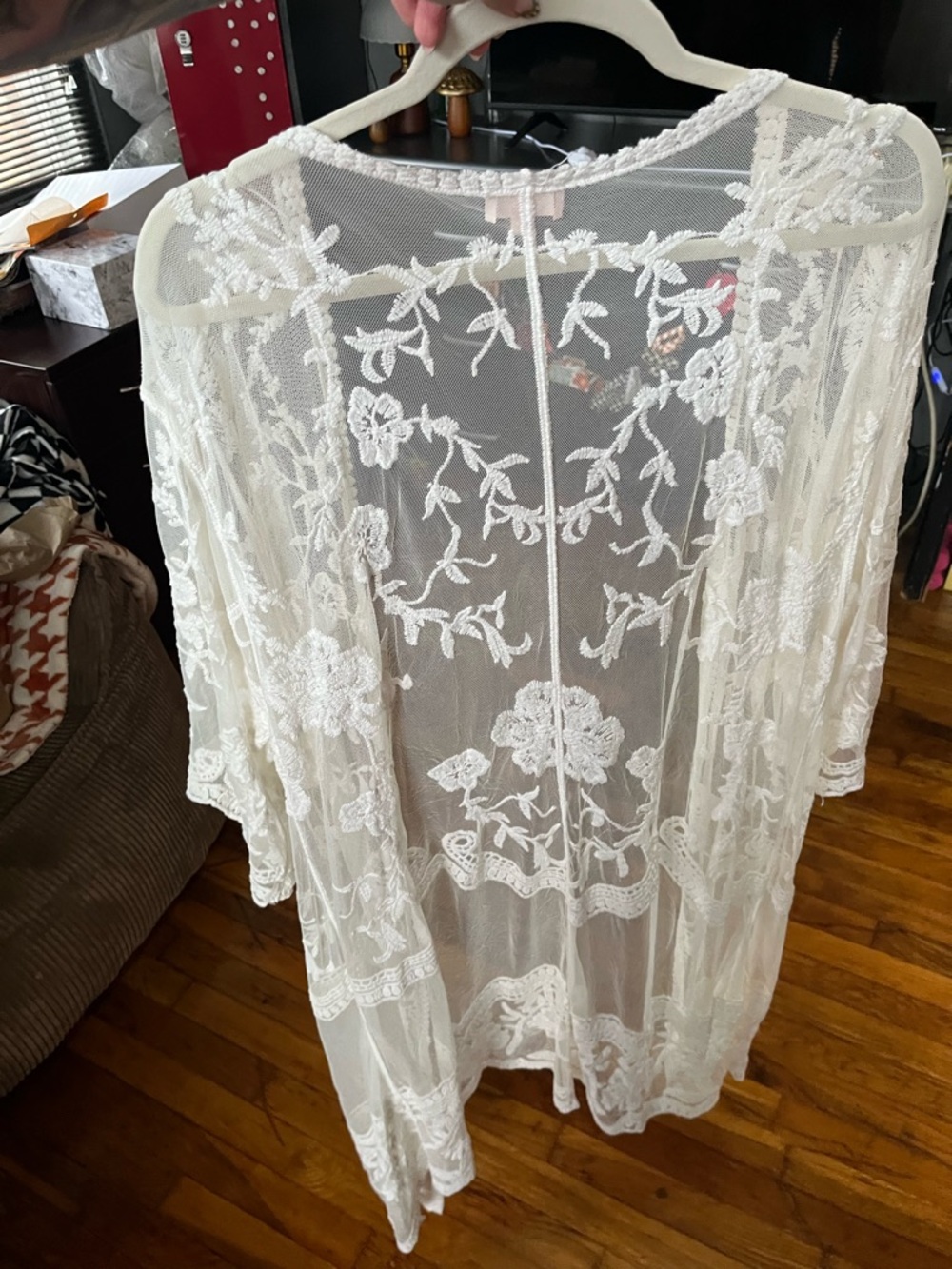 Dizzy Gal Cream Lace Sheer Embroidered Kimono - Picture 7 of 8